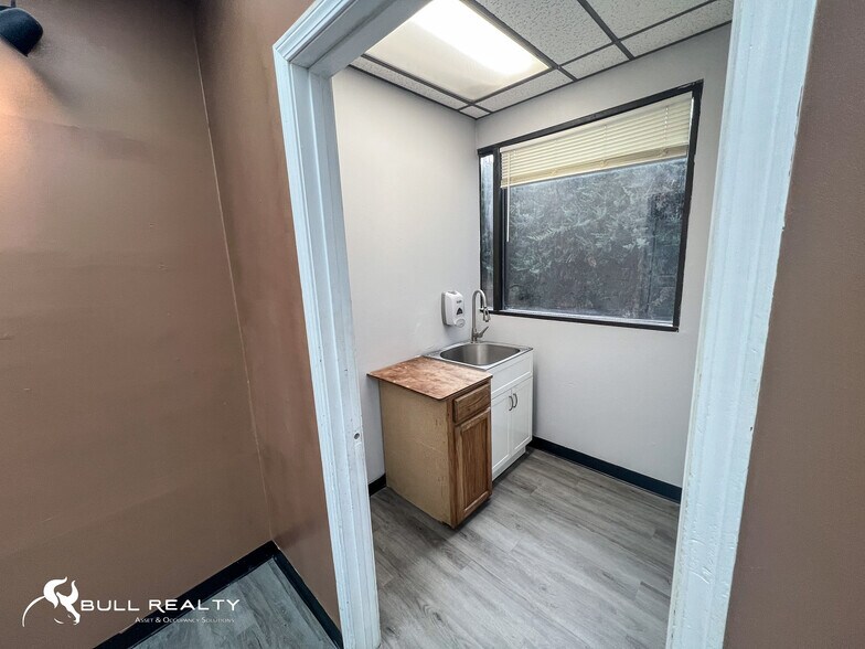 More Photos Of 6667 Vernon Woods Dr, Atlanta Medical For Lease