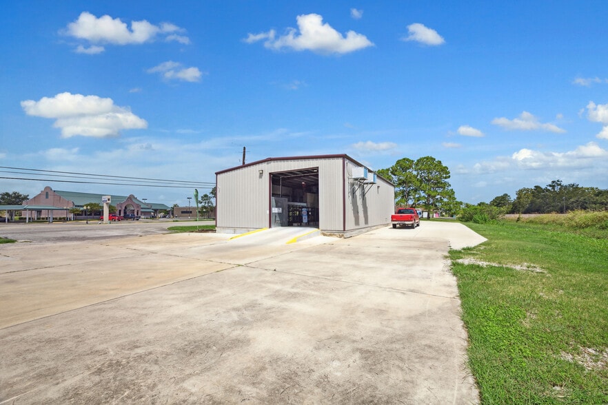 More Photos Of 13111 Highway 6, Santa Fe Freestanding For Sale
