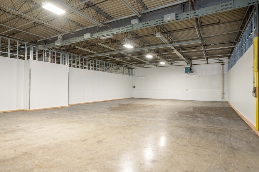 More Photos Of 6 Britton Dr, Bloomfield Warehouse For Lease