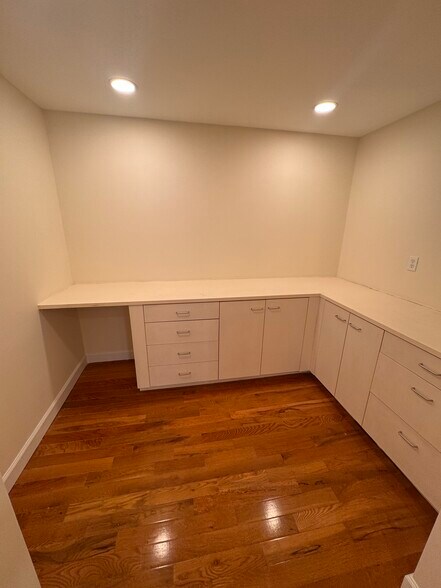 More Photos Of 13332 41st Rd, Flushing Medical For Lease