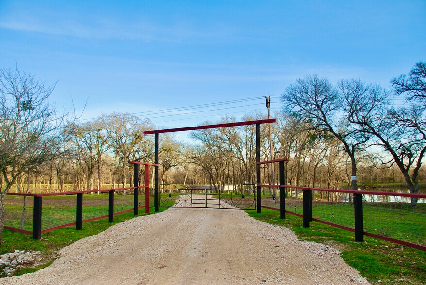 More Photos Of 900 Old Lytton Springs Rd, Lockhart Land For Sale