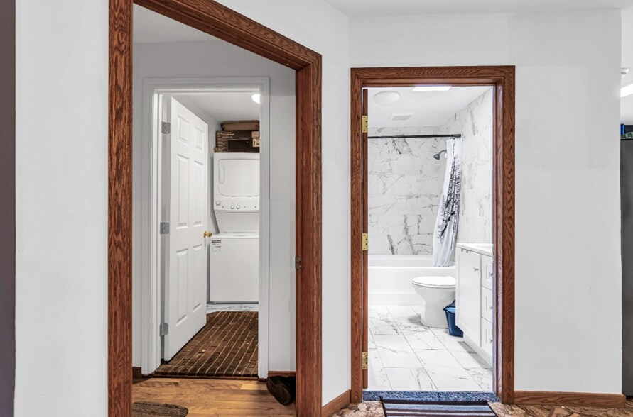 More Photos Of 1166-1170 Ch Du Coteau-Rouge, Longueuil Storefront Retail Residential For Sale