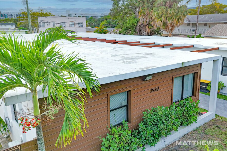 Primary Photo Of 1946 Pierce St, Hollywood Apartments For Sale