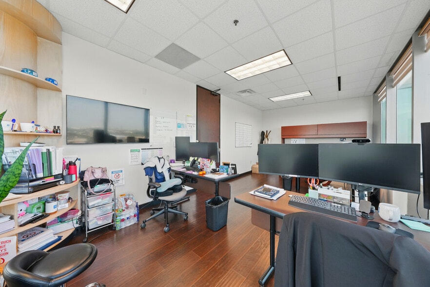 More Photos Of 9999 Bellaire Blvd, Houston Medical For Lease