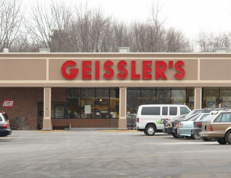 More Photos Of 38-40 Tunxis Ave, Bloomfield Unknown For Lease