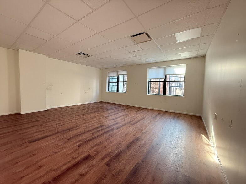 More Photos Of 3114 30th Ave, Astoria Office For Lease