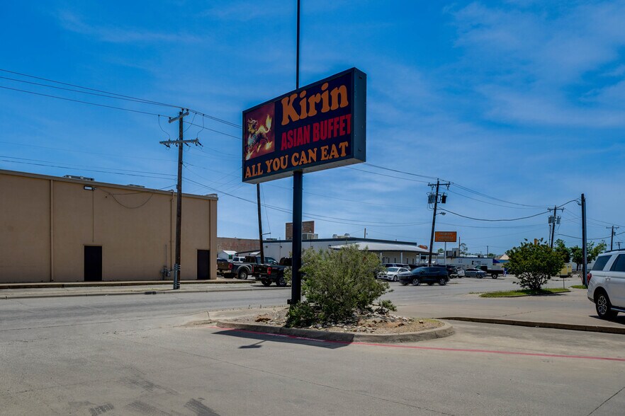 More Photos Of 215 NE 27th Ave, Mineral Wells Restaurant For Sale
