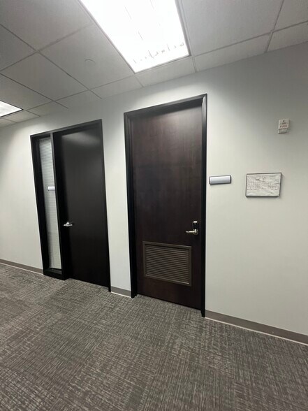 More Photos Of 5701 W Talavi Blvd, Glendale Office For Lease