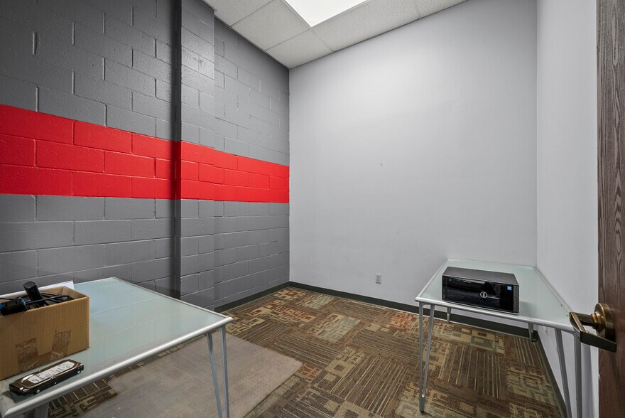 More Photos Of 1631 Gardena Ave, Glendale Industrial For Sale