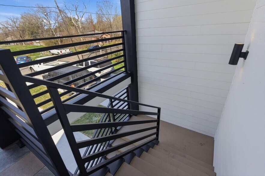 More Photos Of 428 Rhode Island st, Houston Apartments For Sale