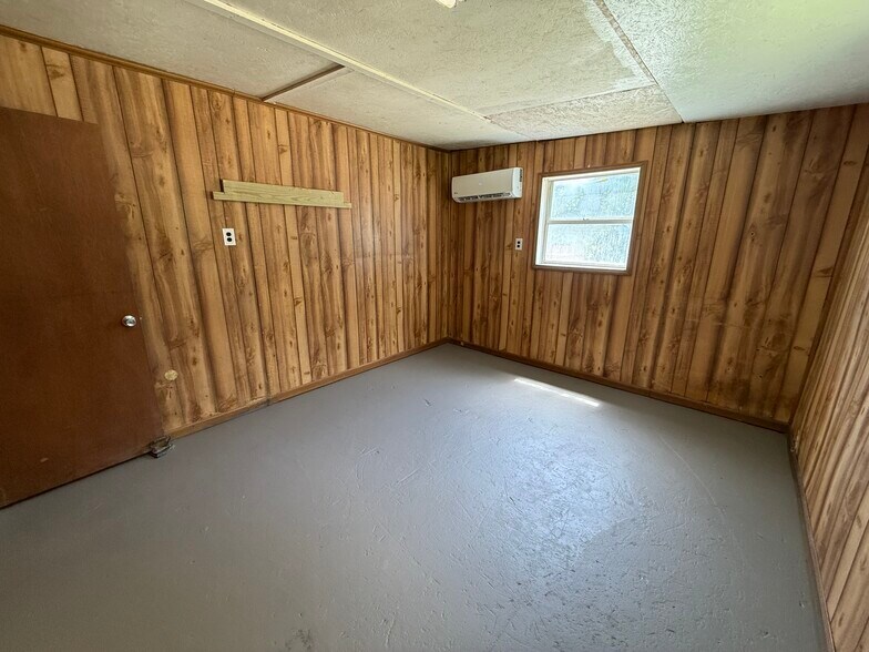 More Photos Of 1074 S Main St, Crossville Office Residential For Sale