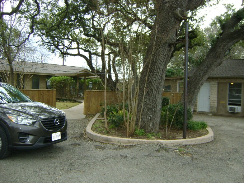 More Photos Of 13170 Pond Springs Rd, Austin Auto Repair For Sale