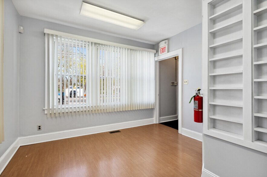 More Photos Of 586 Livingston Ave, North Brunswick Office For Sale