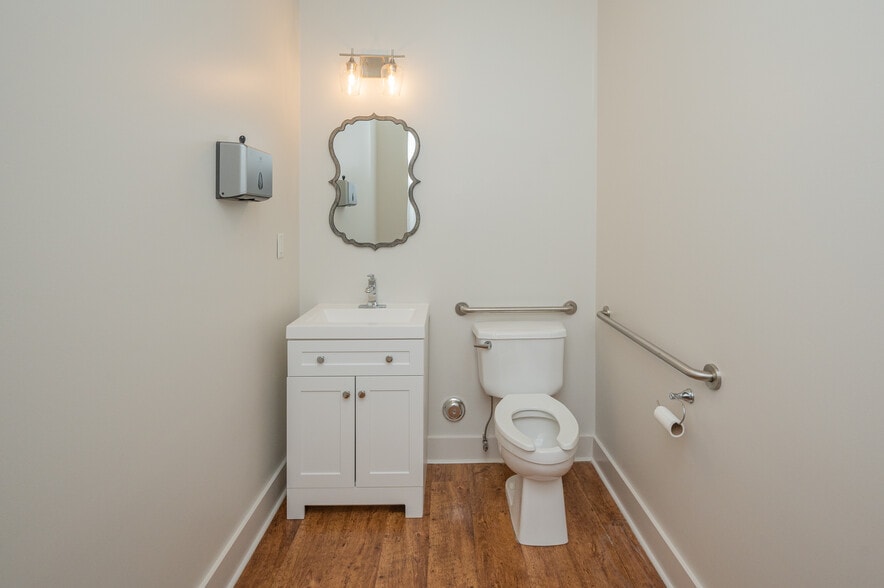 More Photos Of 911 Creekside Ct, Helena Storefront Retail Residential For Sale