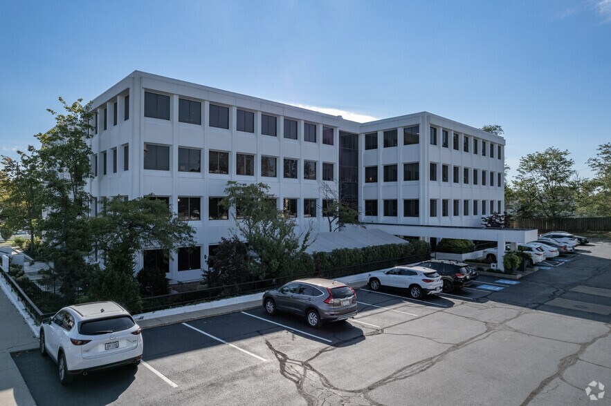 More Photos Of 25550 Chagrin Blvd, Beachwood Office For Lease