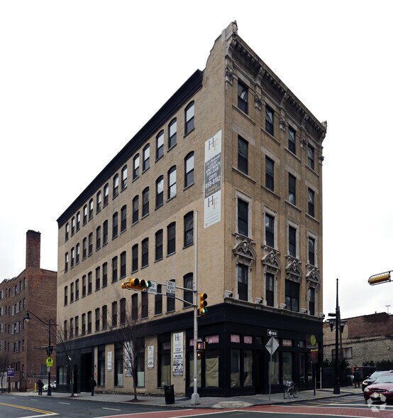 More Photos Of 127 Halsey St, Newark Apartments For Lease