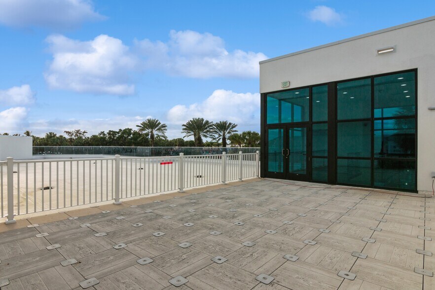 More Photos Of 462 John Ringling Blvd, Sarasota General Retail For Sale