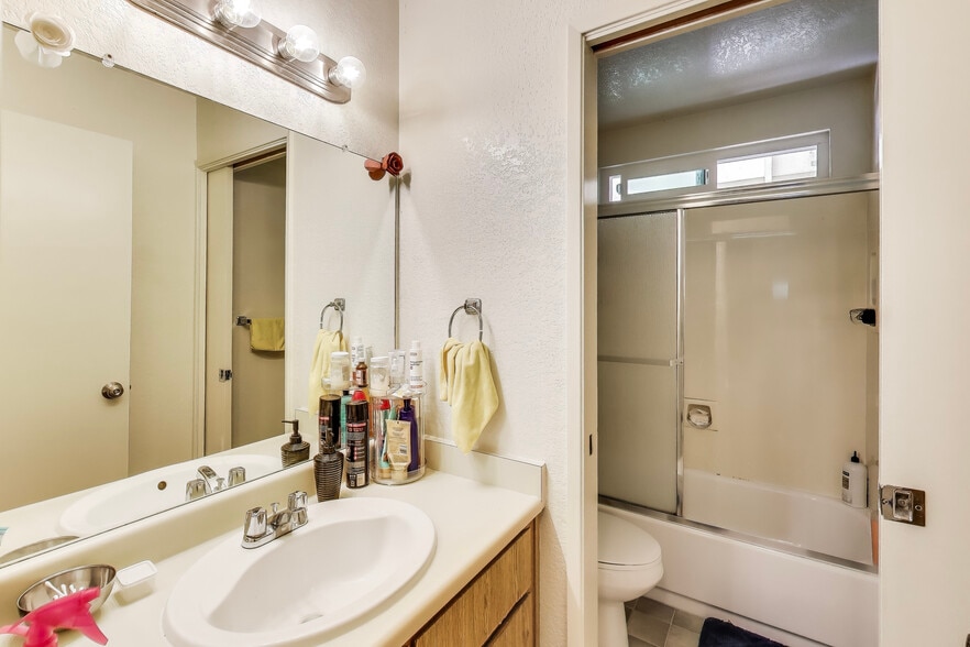 More Photos Of 1050 Glad Tidings Way, Hayward Apartments For Sale