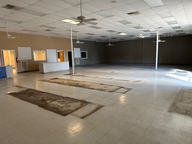 More Photos Of 532 Monroe St, Danville Freestanding For Sale