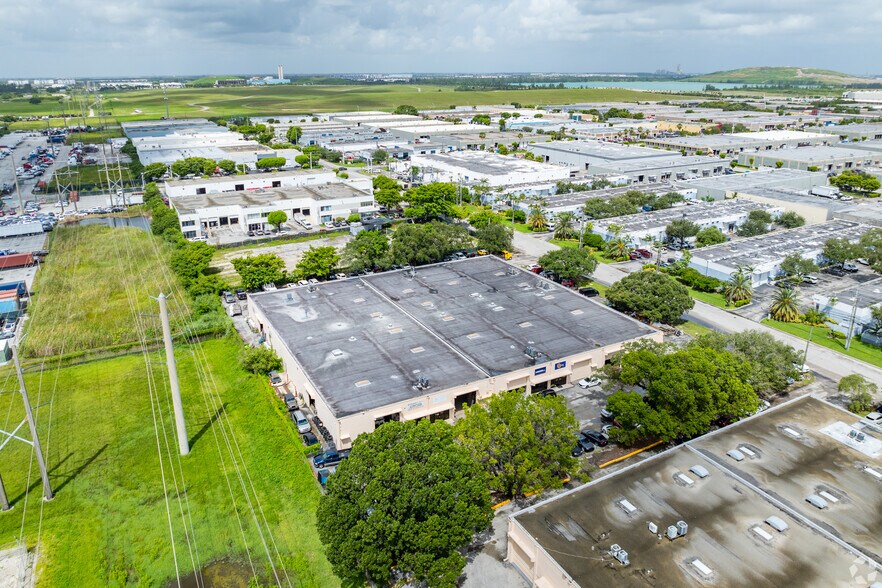 More Photos Of 6350-6370 NW 82nd Ave, Miami Light Manufacturing For Lease