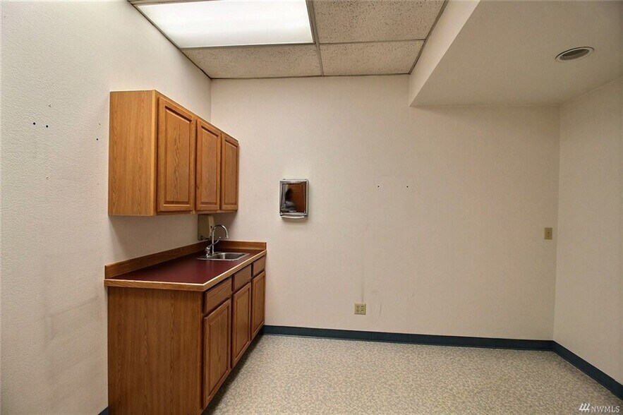 More Photos Of 720 S 320th St, Federal Way Unknown For Lease