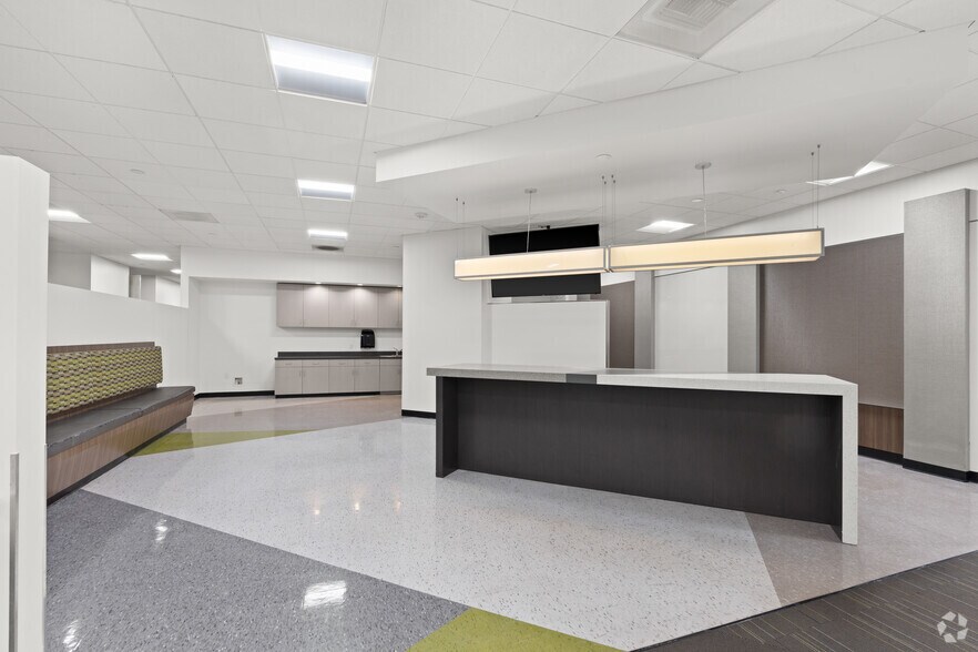 More Photos Of 2580-2584 Junction Ave, San Jose Research And Development For Lease
