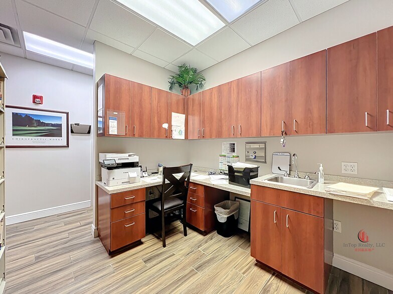 More Photos Of 1507 S Hiawassee Rd, Orlando Medical For Lease