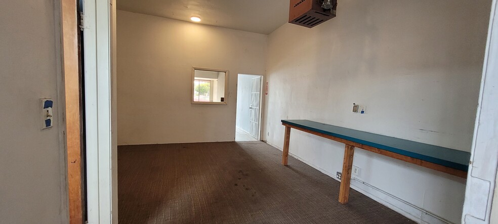 More Photos Of 6184 Atlantic Ave, Long Beach Storefront For Sale