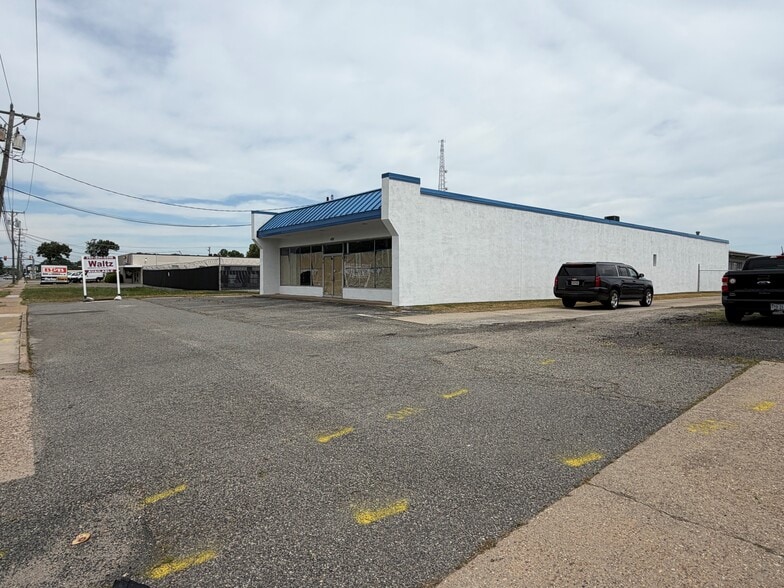Primary Photo Of 408 Aberdeen Rd, Hampton Freestanding For Lease