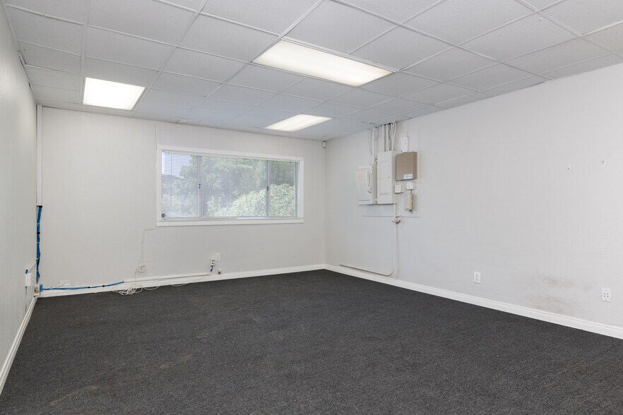 More Photos Of 3050 S Santa Fe Ave, San Marcos Manufacturing For Lease