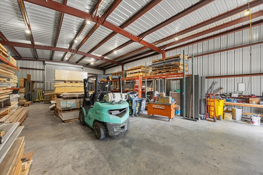 More Photos Of 1101 Willy Vester Rd, Van Alstyne Warehouse For Sale