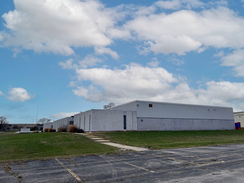 More Photos Of 1530 Progress Rd, Fort Wayne Manufacturing For Sale