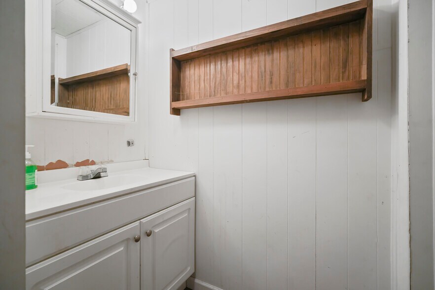 More Photos Of 38 E Main St, Shelby Storefront Retail Residential For Sale