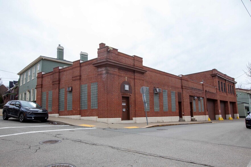 More Photos Of 4110 Davison St, Pittsburgh Warehouse For Lease