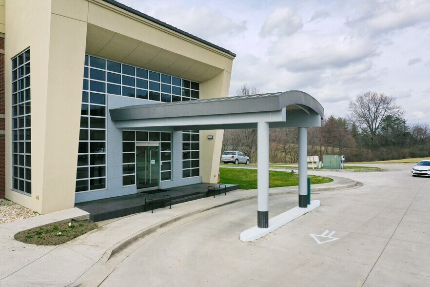 More Photos Of 200 City Hill Dr, London Medical For Sale