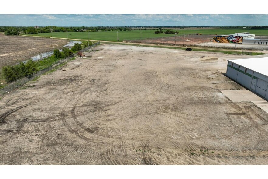 More Photos Of SE 241 SE 10 Ave, Great Bend Warehouse For Sale