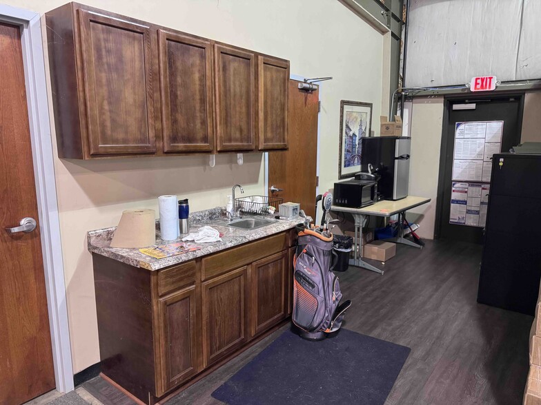 More Photos Of 163 Associates Ln, Indian Trail Warehouse For Lease