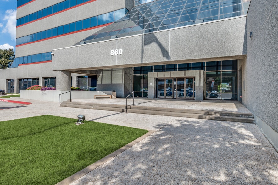 More Photos Of 860 W Airport Fwy, Hurst Office For Lease