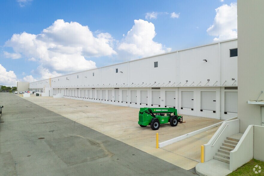 More Photos Of 12700 NW Le Jeune Rd, Opa Locka Distribution For Lease