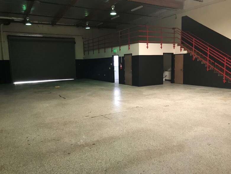 More Photos Of 41665 Eastman Dr, Murrieta Warehouse For Lease