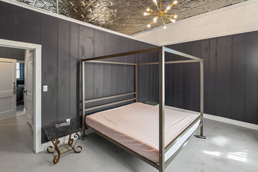 More Photos Of 6 S Division St, Du Quoin General Retail For Sale