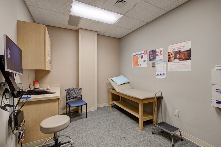 More Photos Of 8 Richland Medical Park Dr, Columbia Office For Sale