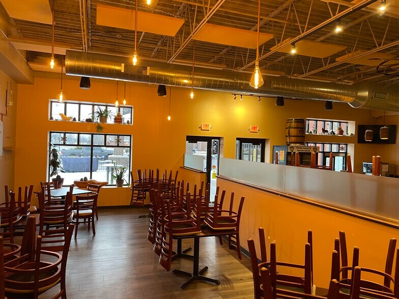 More Photos Of 133-137 W Main St, Little Chute Storefront For Lease