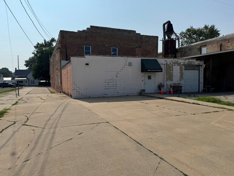 More Photos Of 503 S Main St, Nappanee Office For Sale
