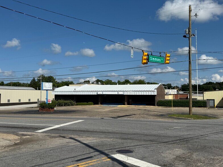 Primary Photo Of 1503 2nd Ave, Opelika Storefront For Lease