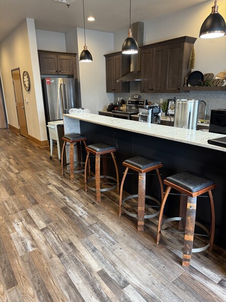 More Photos Of 3210 N Zuehlke Dr, Appleton Warehouse For Lease