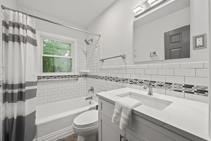 More Photos Of 10 Claire Dr, Atlanta Multifamily For Sale