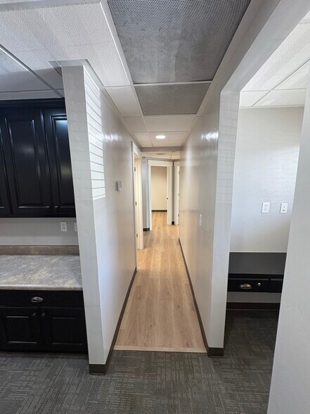 More Photos Of 937-949 Pioneer, Draper Office For Lease