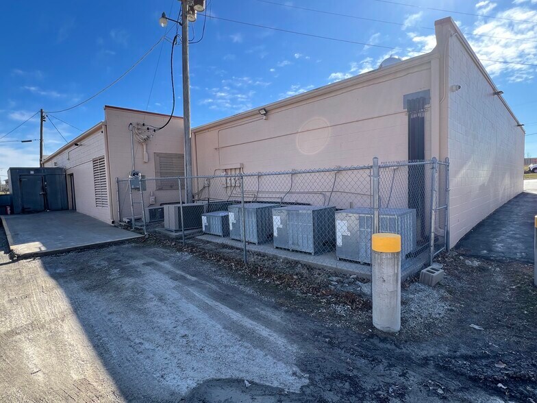 More Photos Of 205 S US Highway 169, Gower Storefront For Sale