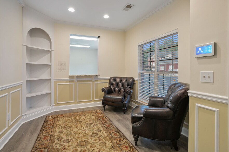 More Photos Of 200-204 River Park North Dr, Woodstock Medical For Sale